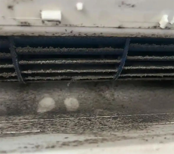 聊城市空调吹的风有股烧焦味是怎么回事